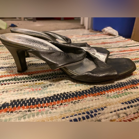 Genuine Italian Leather Silver Heels - Size 8.5 - Picture 3 of 3